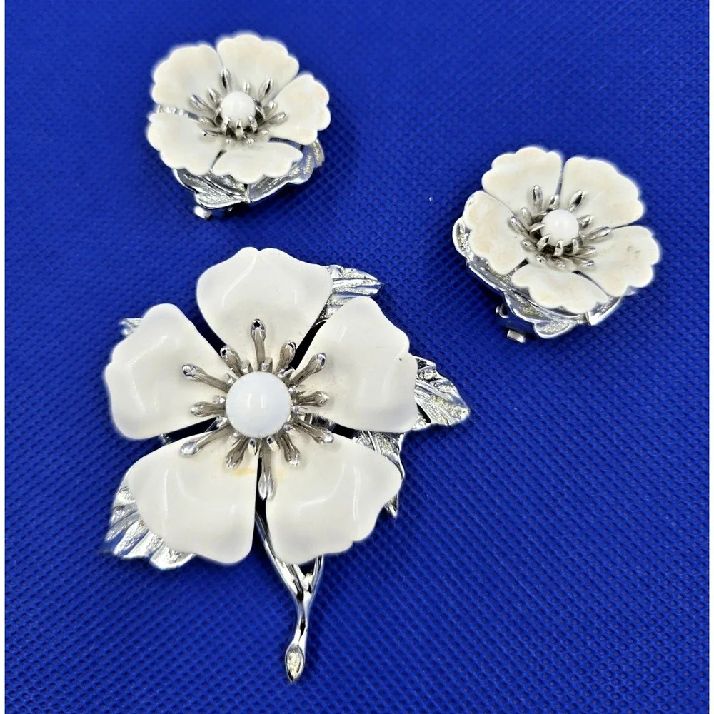 Vintage Sarah Coventry Brooch Summer Magic White Enamel Flower Pin Earrings 1964